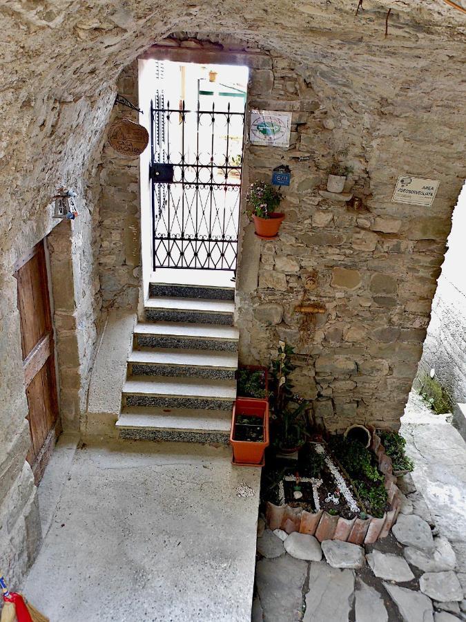 Il Nido Magico Incanto E Magia Nel Borgo Antico Calice al Cornoviglio Exterior foto